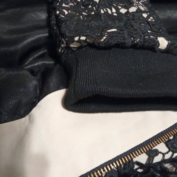 Stella & Dot Lace Jacket - Picture 3 of 6